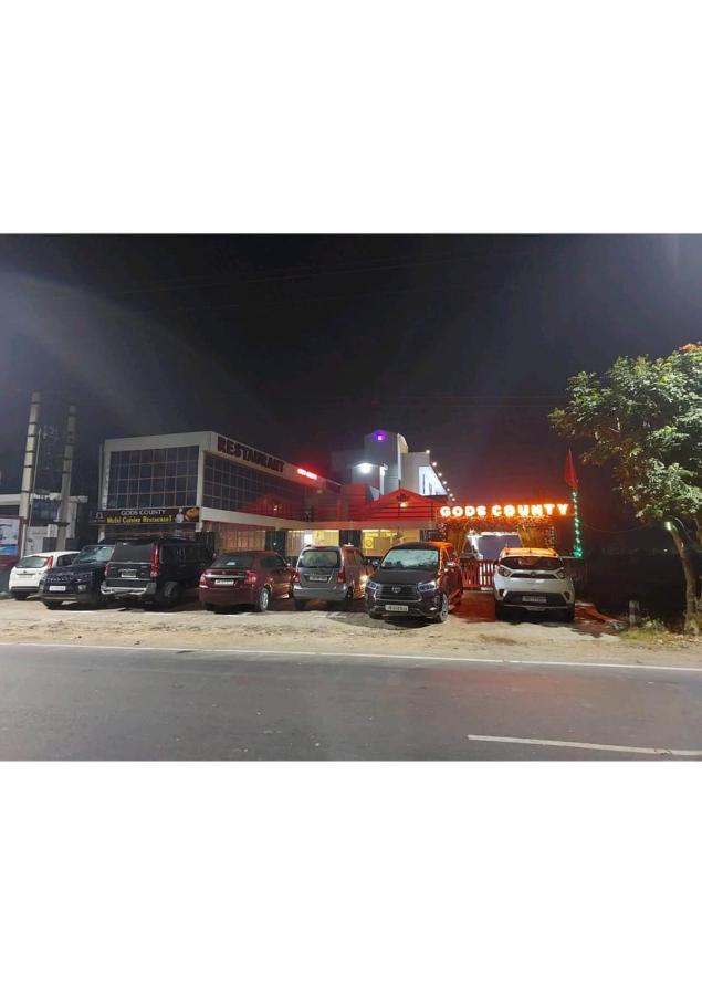 Gods County Hotels & Resorts ธาราพิธ ภายนอก รูปภาพ