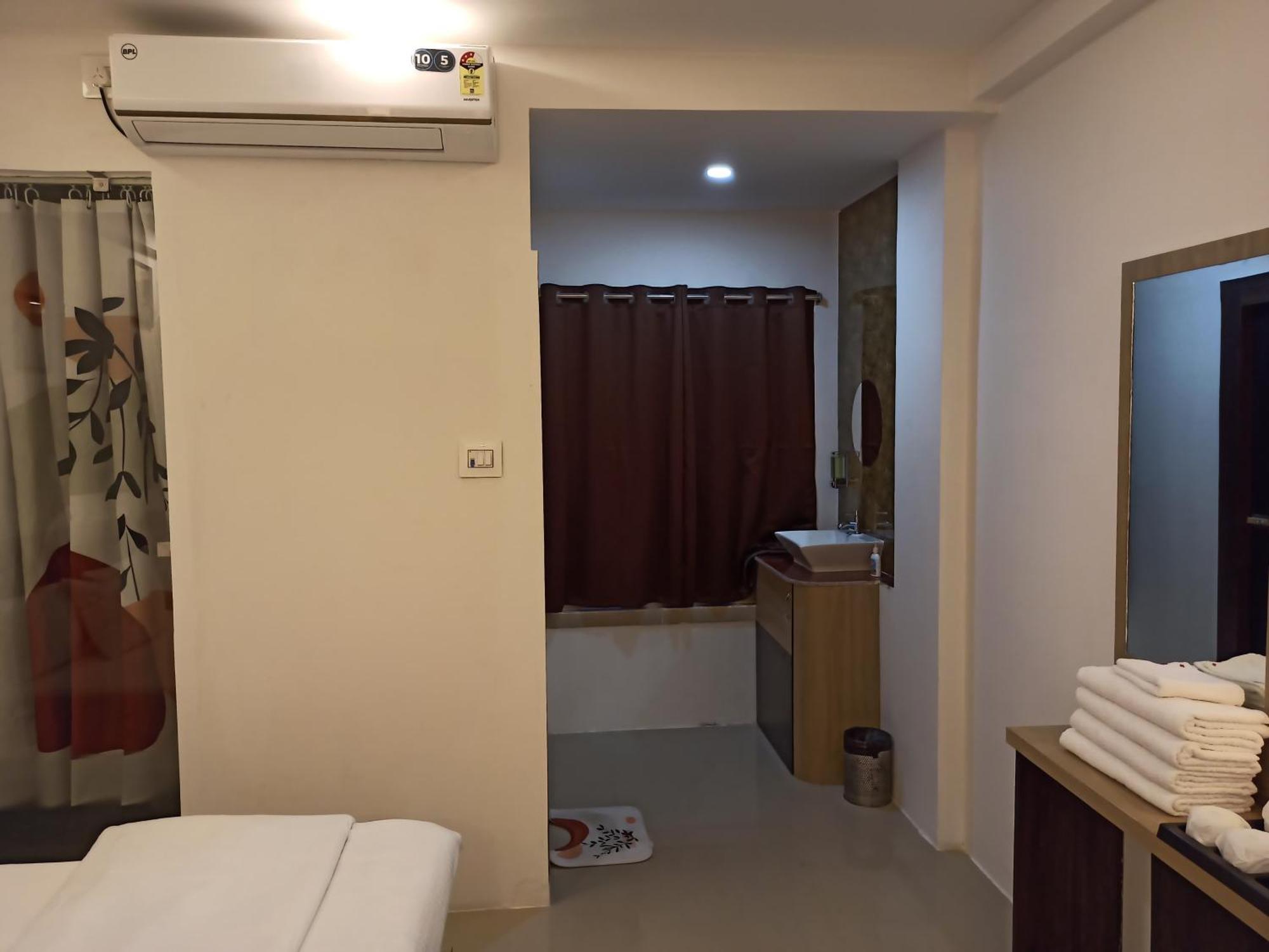 Gods County Hotels & Resorts ธาราพิธ ภายนอก รูปภาพ