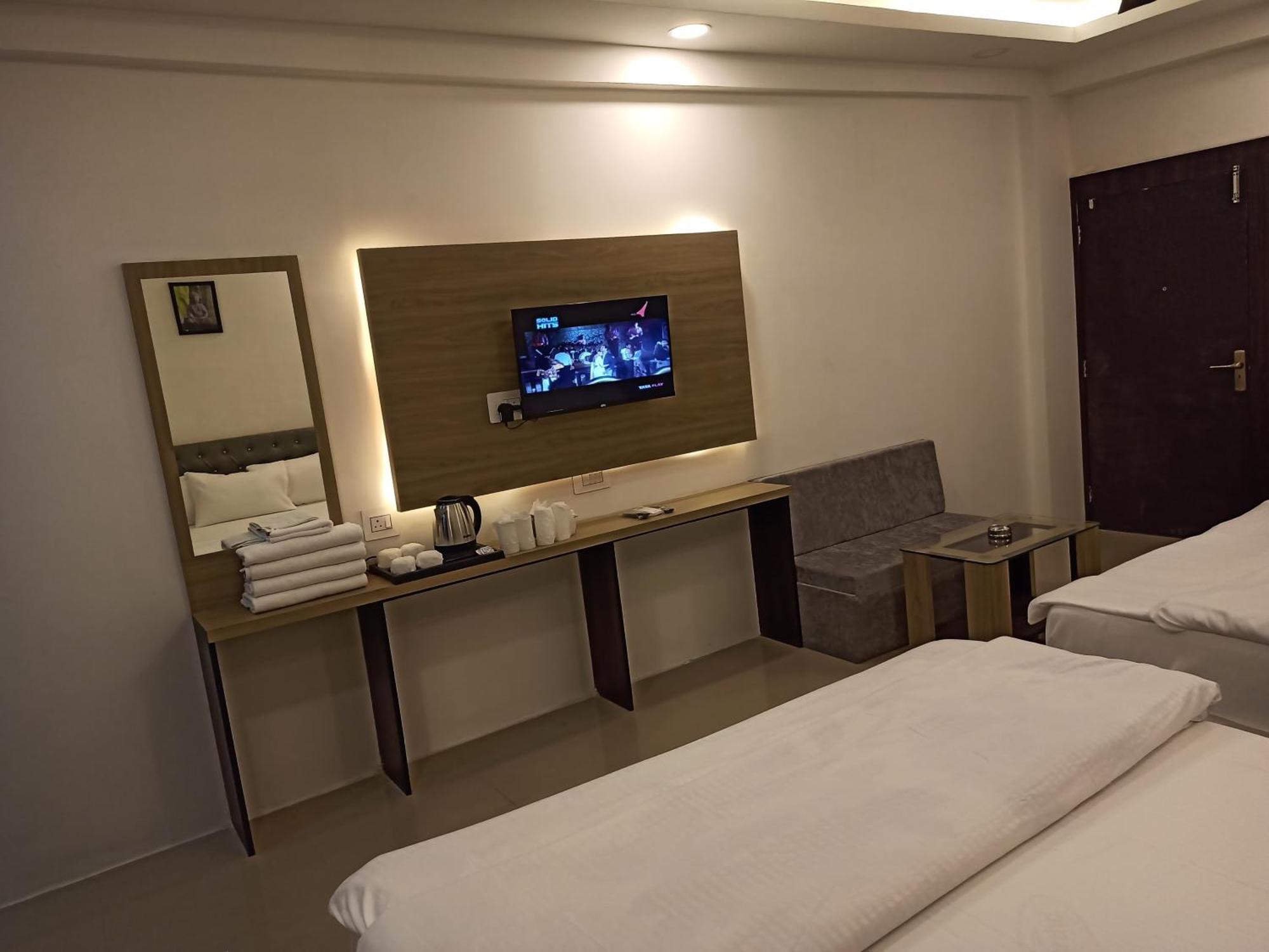 Gods County Hotels & Resorts ธาราพิธ ภายนอก รูปภาพ